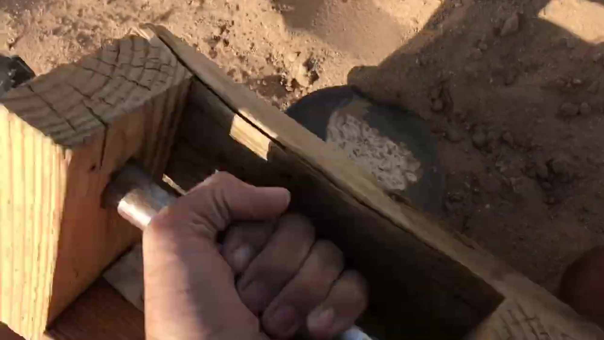 02 Loading Shovel Fist Tool With Sand