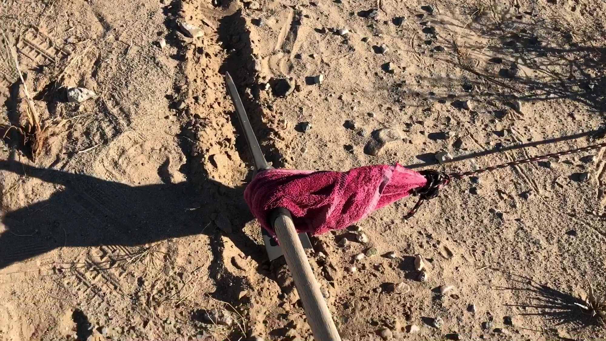 02 Rope With Towel Loop Around Pickaxe To Drag Circle Outline With A Rope Compass