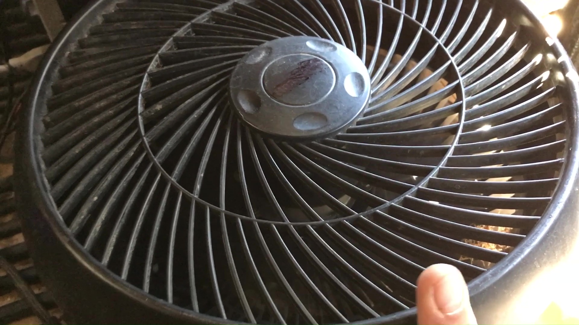 03 Placing A Fan Above Water In A Metal Pot For 30 Minutes To Cool Water