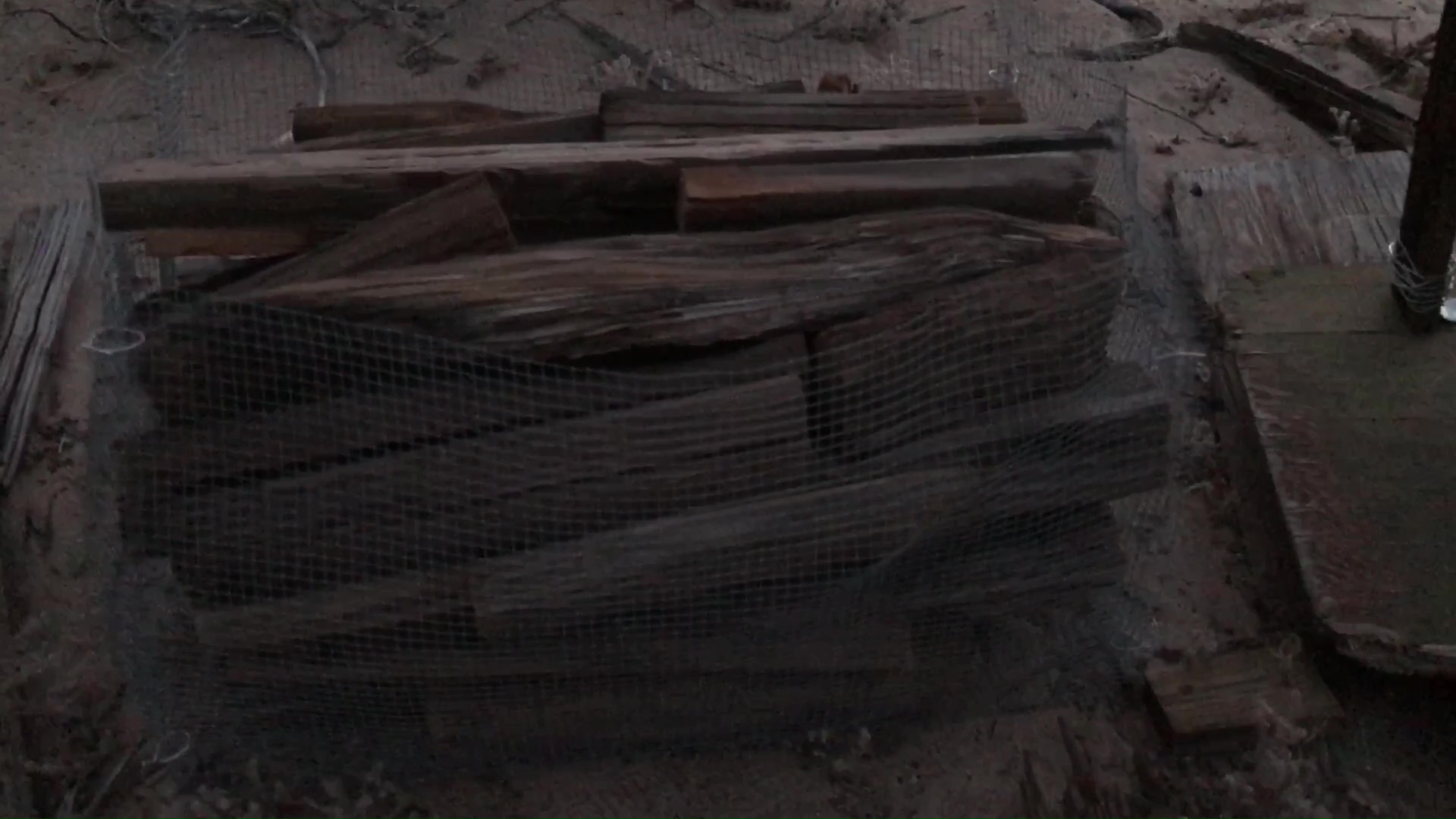 03 Scavenged Wasteland Wood Lumber In Hardware Cloth Rectangle Basket