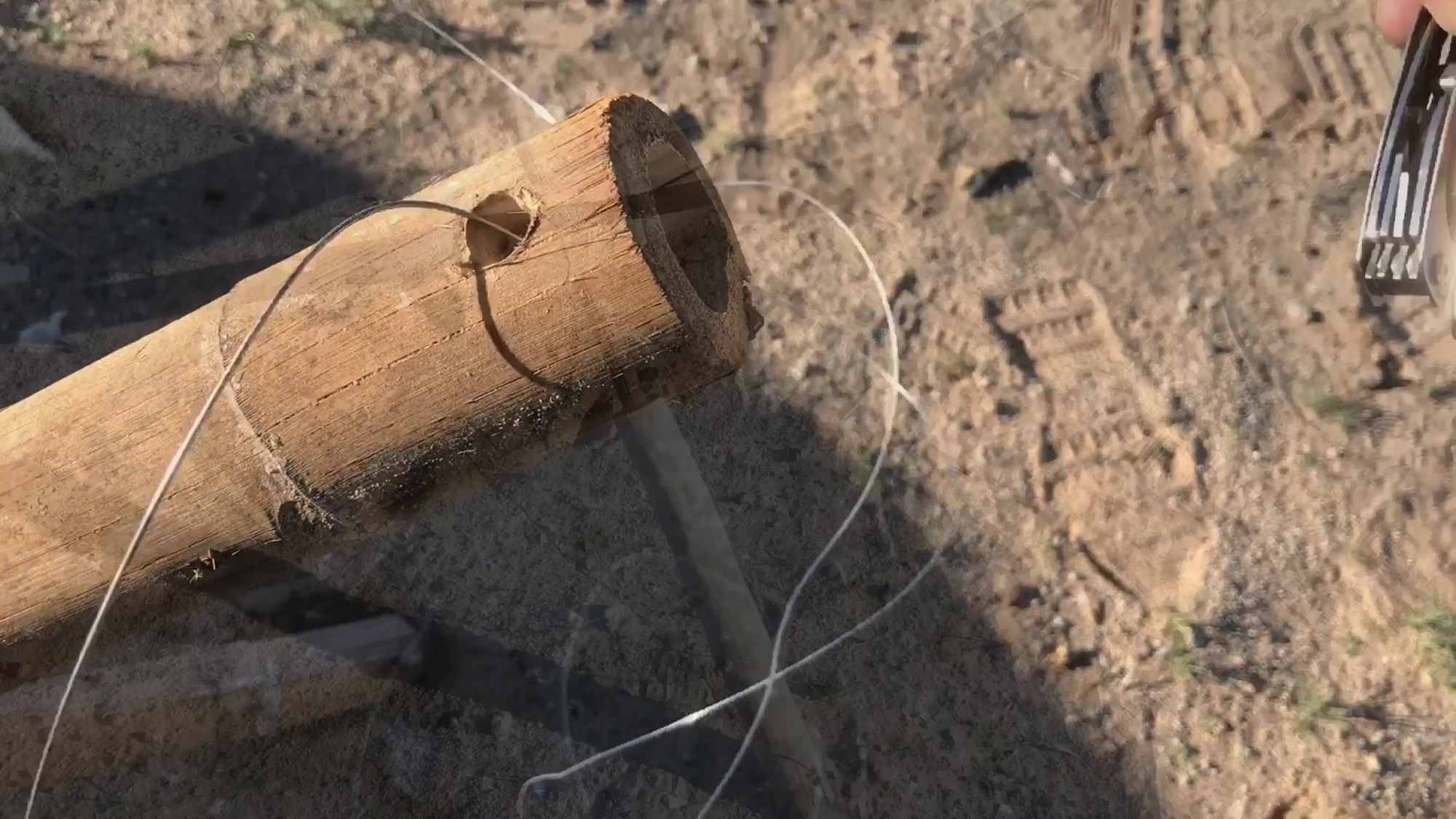 10 Threading Wire Through Bamboo Pole For Web Effect 01