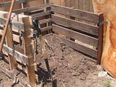 Open Top Wood Pallet Wall Compost Heap Pile Stall