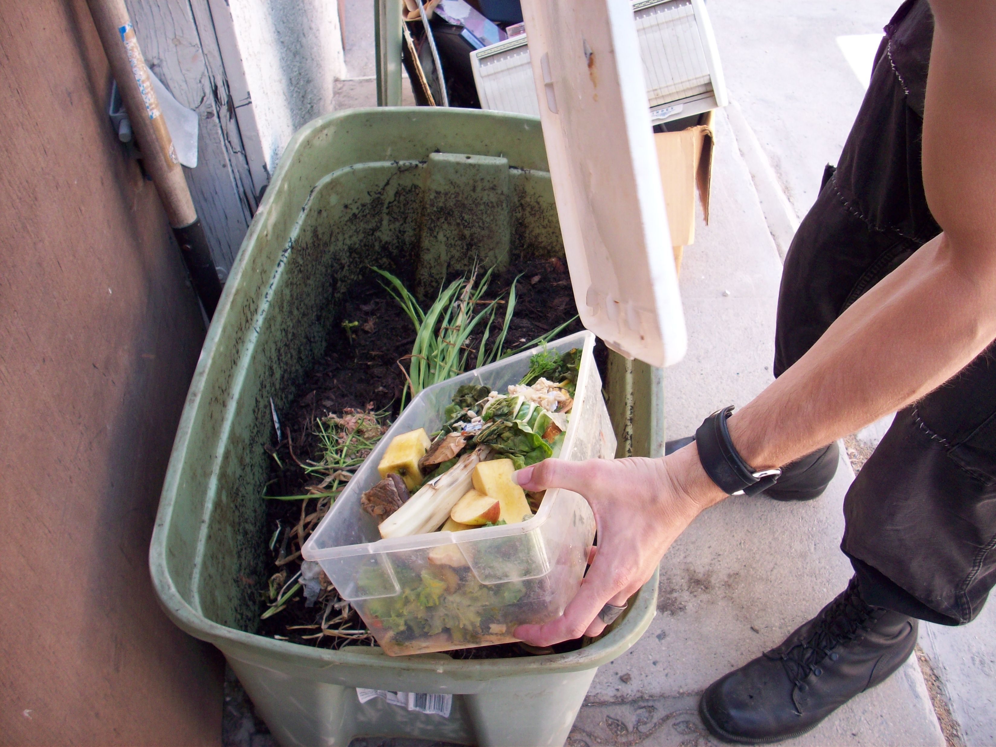 Plastic Tote Bin Worm Compost System