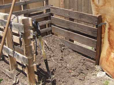 Three Pallet Thermophilic Compost Pile Stall