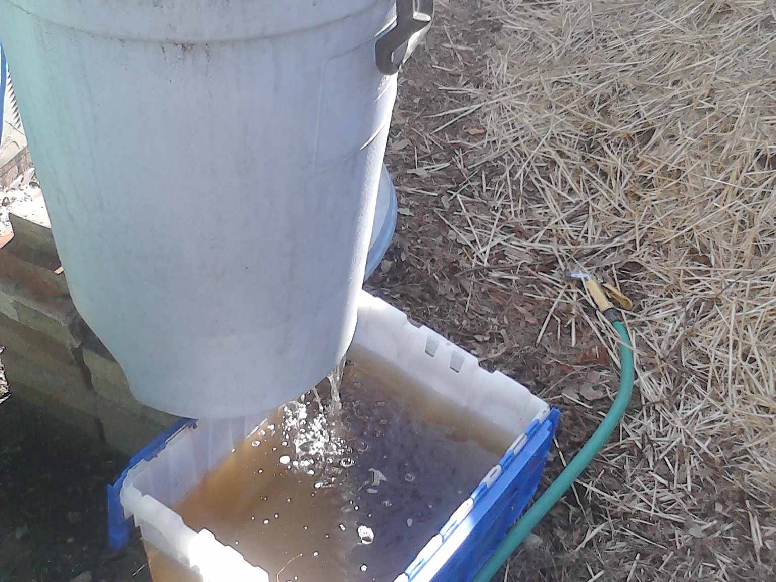 Water Pass Through Garbage Can Vermiculture Worm Compost Tea Worm Juice Extraction Bin System