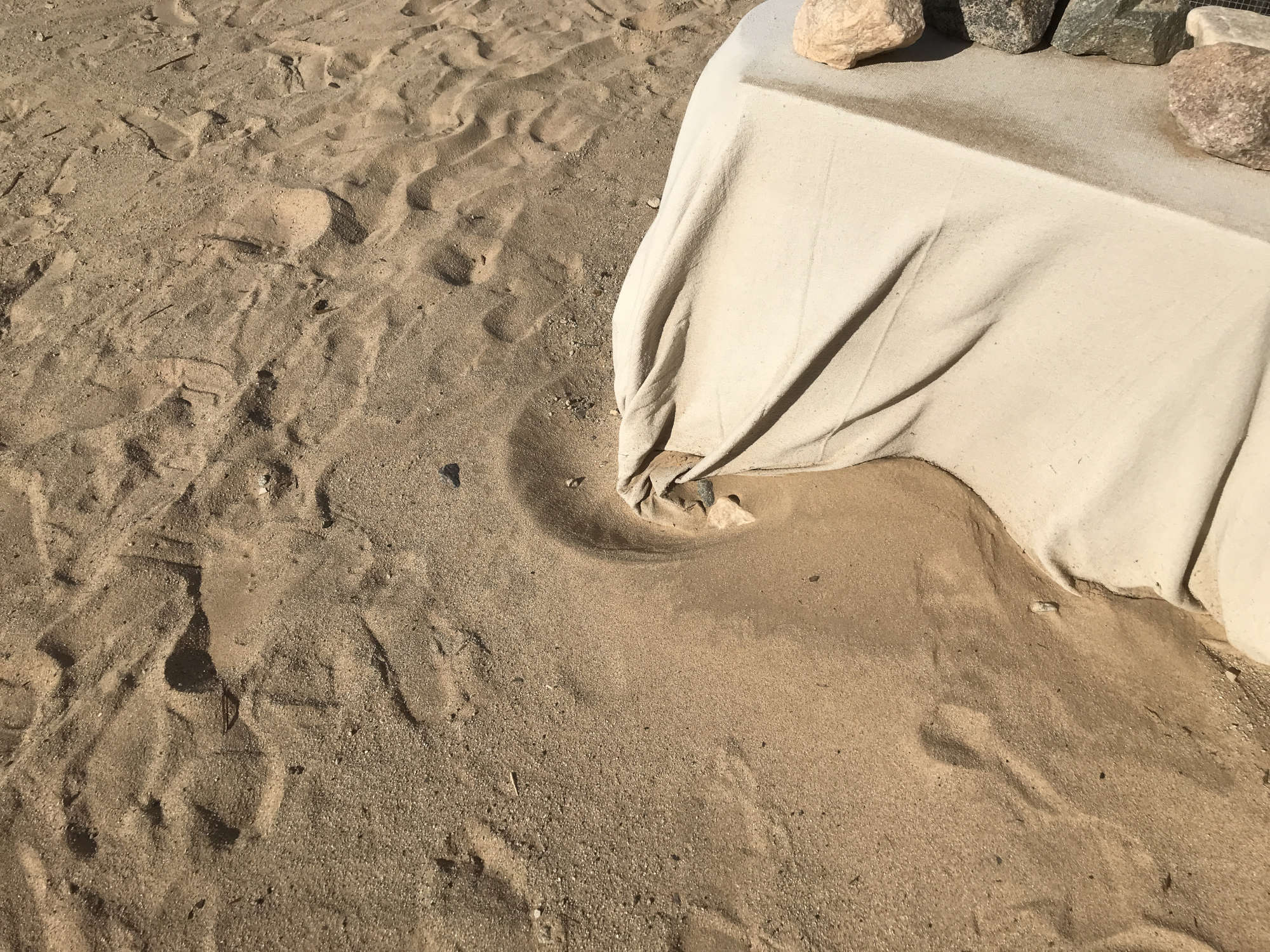 Wind Patterns Digging Perfect Circle Pits with Loose Fabric